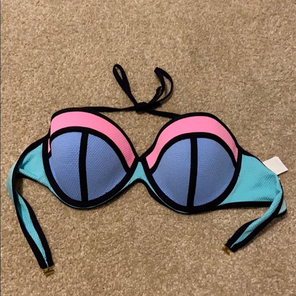 Swimsuit top - Picture 1 of 4